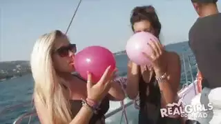 عربة جنس على يخت فاخر: مراهقون يتبادلون الشركاء وجنس جماعي