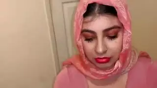 نساء محجبات جميلات تمارس مص القضيب بعمق