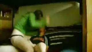 أخ جامد ينيك كس أخته بقوة