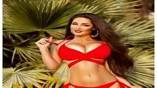 كعب عالي وجنس قوي: سمراء تُمارس الجنس بقوة في استراحة الظهر