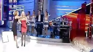 فرج غريب يقابل قضيب أفريقي نابض بقوة