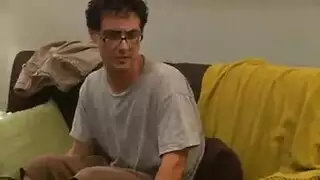 ديوث يتفرج حلى زوجة