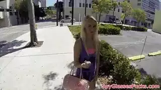 شقراء جميلة تركب زبه الصلب بعد التعرف السريع