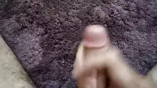 انتصاب مشعر ضخم يُدلَك حتى إنهاء يغطي السجاد