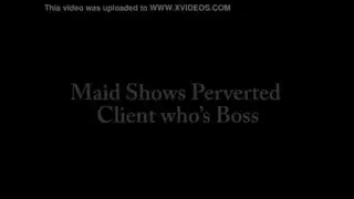 متعة مكان العمل: المدير يمارس الجنس مع عمله بعمق وقوة