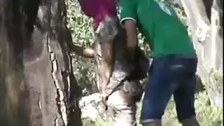 مشهد مزدوج جامح: شرجي على الأريكة، ونيك مهبلي في المطبخ