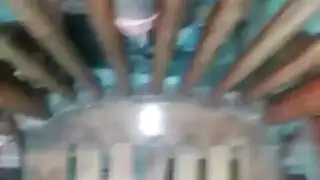 جنس صريح بجانب البحيرة مع شقراء في البيكيني