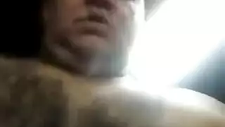 فتاة مبللة تأخذ زبًا بدلاً من دراجة في المسبح