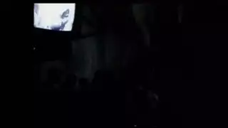 مركز عراة كلاسيكي: حمقى صاخبون يمارسون الجنس تحت الشمس