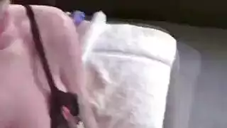 حارسات عربيات يأخذن زبور كبيرة