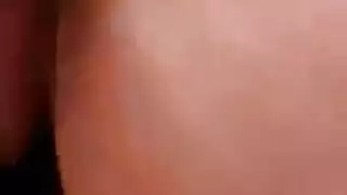 مؤخرة إنجي الهائلة المهتزة مستعدة لجنس كلبي صعب