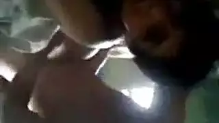 جنس شرجي صريح مع الجائزة ذات المؤخرة الكبيرة: السيد يأخذ غنيمته