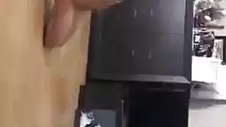 فرج العاهرة الشقراء المشعر يتوق لقضيب صلب وهي ترتدي الجوارب