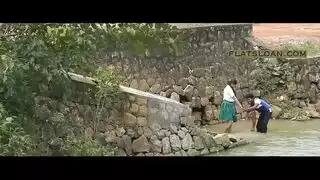 جماع المزرعة: قضيب حيوان في مهبلها