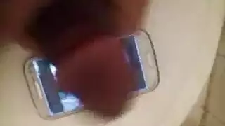 مراهقات صغيرات تغوي راهبة عذراء إلى مشهد جنس صريح جماعي