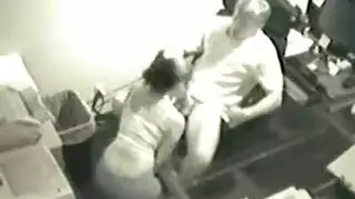 بداية إباحية: فتاة الصقر البريئة تختبر تمددًا شديدًا للثقب