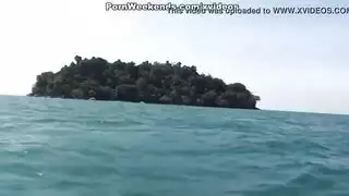 حوريات بالكاد قانونيات في جماع جماعي جامح