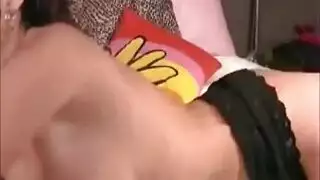 أثداء ضخمة بحلمات وردية بارزة خيال جنسي مع مراهقة