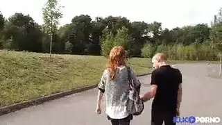 بنات كتير في حفلة و هناك رضيعين يريدون أن يرضعو والبنات من امريكا وخلعو ملابسهم كلها ويخلعو ملابس الرضع