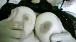 مصرية فاتنة ذات ثدي مثالي تحب الجنس العنيف