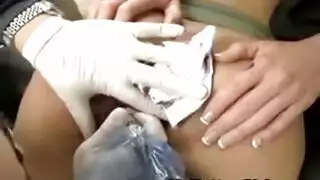 اختراق قوي بلعبة في مؤخرتها