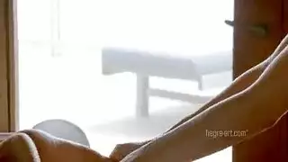 فتاة يابانية ذات مقاس h تمارس الجنس مع العميل بعد تدليك مثير