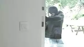 دخيل الليل يأخذ سيدة المنزل في جولة شرجية عنيفة