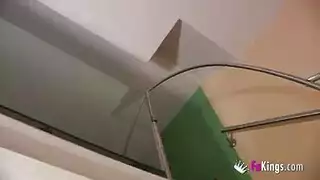 فتاة مغربية محجبة تحب المص العميق والوضعية الخلفية