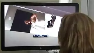 كس الأم يبتل من مشاهدة الجنس الصريح