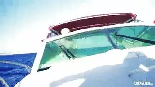 أفلام إباحية في المحيط: نيك على اليخت مع صديقته الساخنة