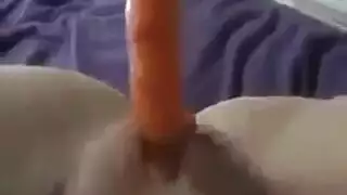 جنس شقيق قاسي: مداعبة الخيار تتحول إلى ضربات عنيفة