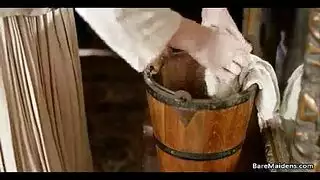 خادمة بيضاء ممحونة نار تطفئ نار كسها المشتعل بالعادة السرية