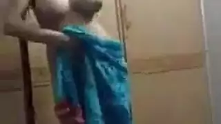 أثداء طبيعية كبيرة لفتاة مصرية – بورن من الحمام إلى السرير