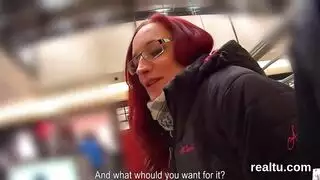 تم القبض على فتاة رائعة ومارس الجنس في السيارة ، في غرفة الفندق ، سيدة القط