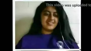 بنت تعرض بزازها لحبيبها