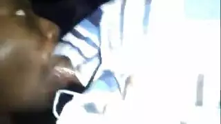 يغيظ عجيب الثدي