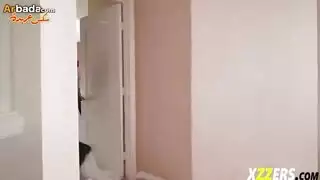 زوج مثار يأخذ عروسه في الفتحتين