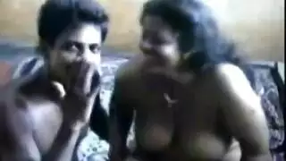 سكس هندي صريح: أجساد متعرية وجماع قاسي