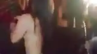 بورن عربي: الرقصة العارية تتحول إلى علاقة شرجية جماعية