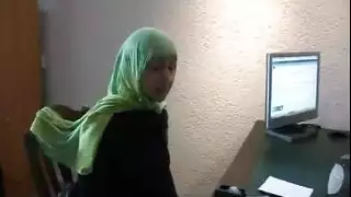 سحاق سري في المكتب: مغربية محجبة وزميلتها الهولندية