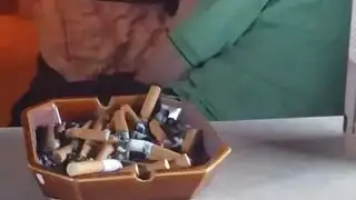 مراهقة تستمني بقوة: هزة جماع من تدليك كسي في الخارج