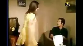 رقصة فتاة عربية مثيرة بملابس داخلية تتحول لحفلة جماع صريحة