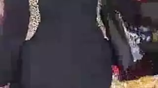 بنات محجبات في مشهد مداعبة صريح علني