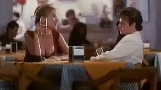 عاهرة خليجية غنية تأخذ عصابة زنجي كبير