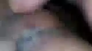 عاهرة مصرية تنشق من زب حصان عملاق