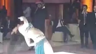 حركات رقص وقحة تتحول إلى جنس خشن بمجموعة لينجري فاضحة