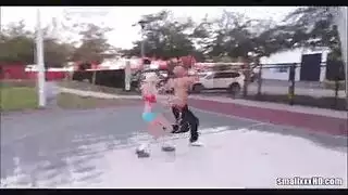 تصرخ للمزيد بينما يحفر فيها حبيبها الأصلع بعمق