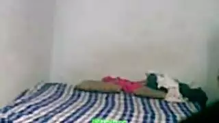 بورن الإيلاج الثلاثي: نيك في الشقة مع عاهرة مستأجرة