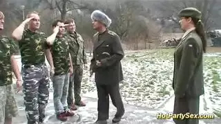 حفلة جنسية تركية جامحة مع فتيات قانونيات وأصدقاء فرويين