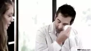 الفحص الطبي يتحول إلى إباحية صريحة مع ممرضة وقحة